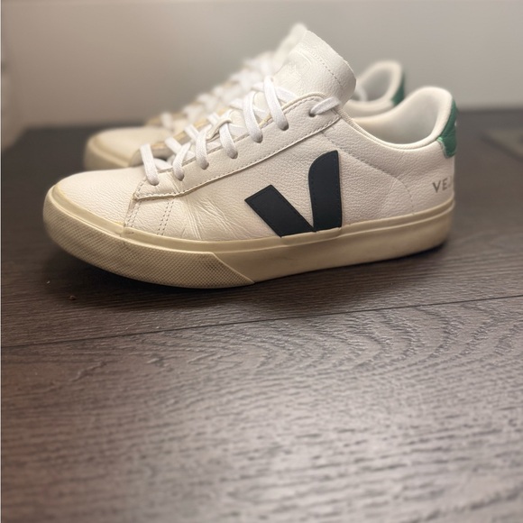 💚🖤 Veja White Leather Campo Sneakers with Black and Green Accents - Picture 10 of 11